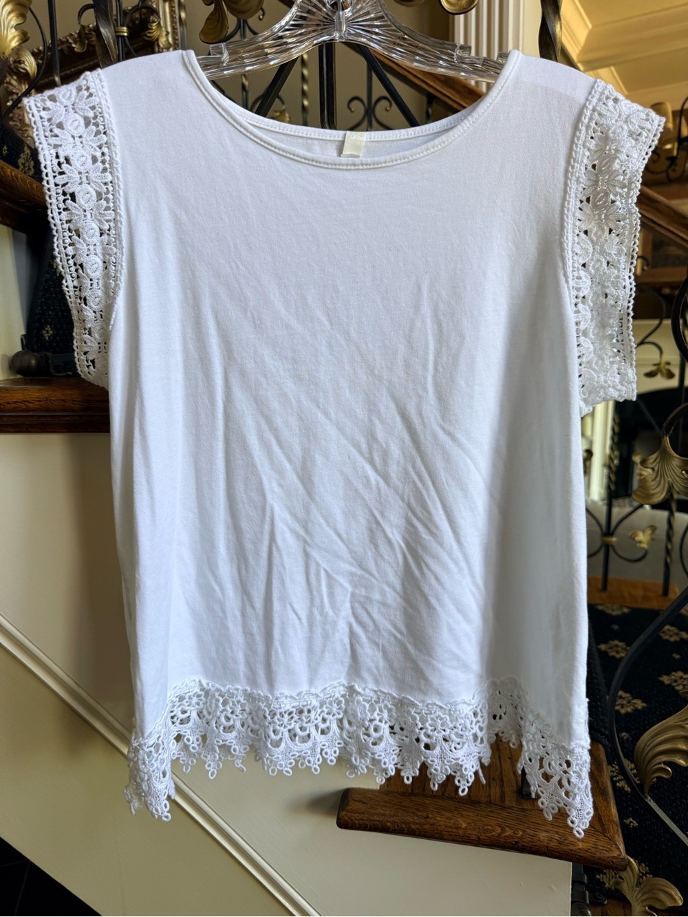 Summer White Cotton top. EUC. Lacy cotton trim . Size S short sleeves